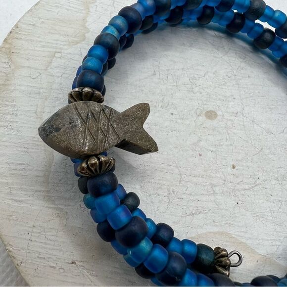 🍭6/$30 Two-tone beaded silver fish wrap bracelet - Picture 2 of 4